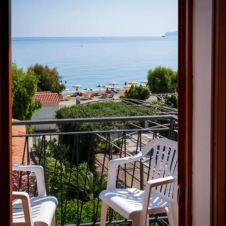 Testa Di Monaco Natural Hotel Capo dʼOrlando